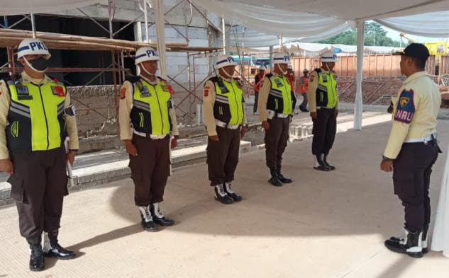 Pengarahan anggota sebelum bertugas di lokasi klien
